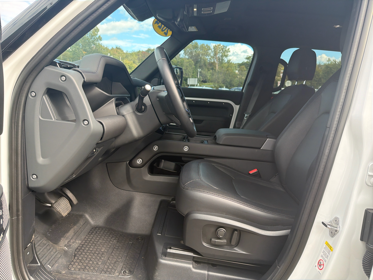2024 Land Rover Defender 110 X-Dynamic SE photo 13
