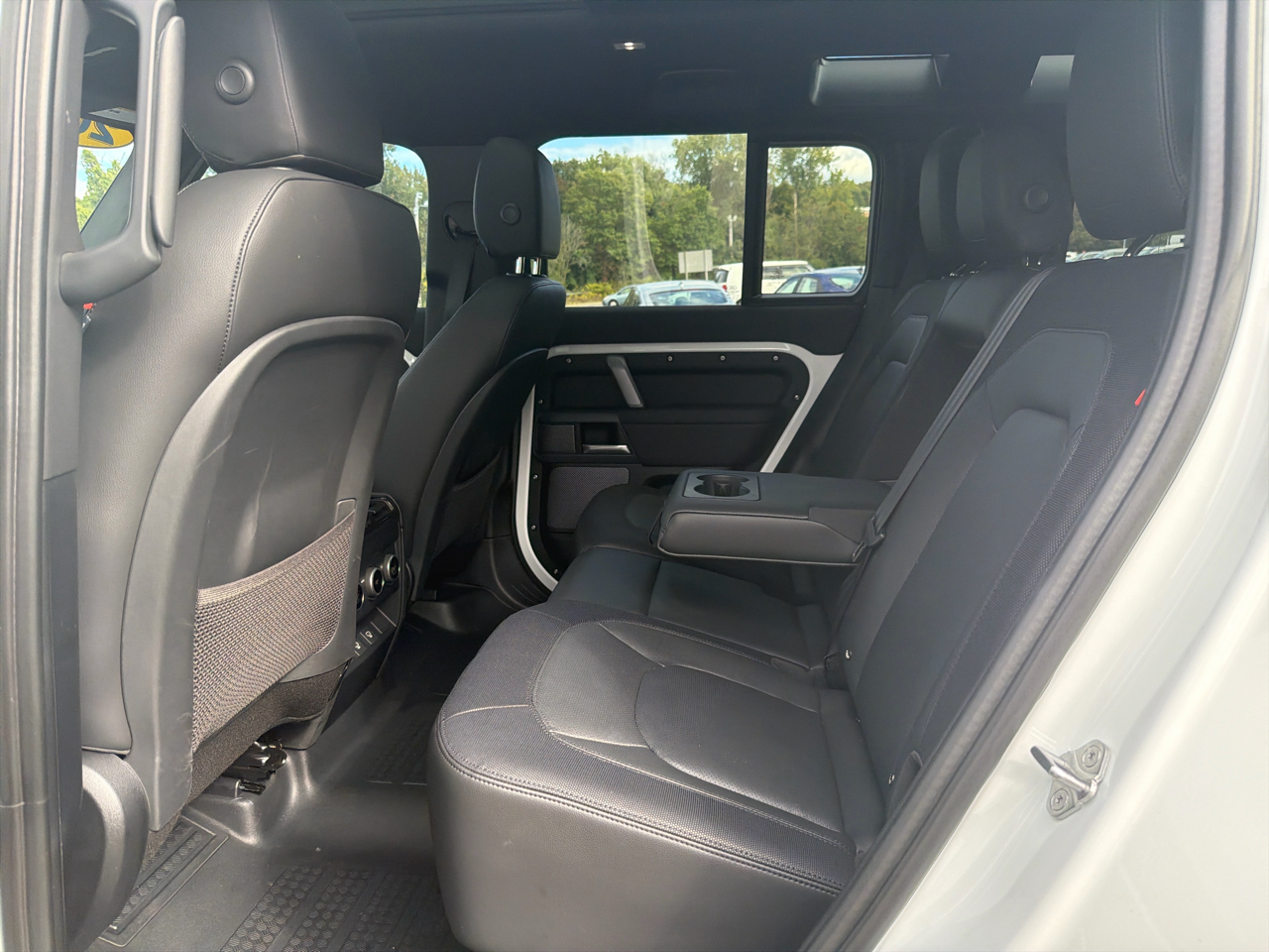 2024 Land Rover Defender 110 X-Dynamic SE photo 14