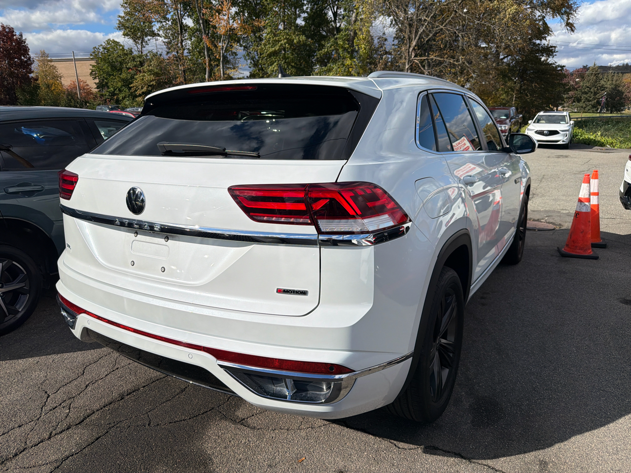 Volkswagen Atlas Cross Sport 2.0T SEL R-Line 4MOTION 2022 Volkswagen Atlas Cross Sport 2.0T SEL R-Line 4MOTION 2022
