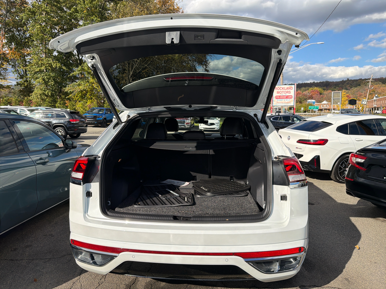 Volkswagen Atlas Cross Sport 2.0T SEL R-Line 4MOTION 2022 Volkswagen Atlas Cross Sport 2.0T SEL R-Line 4MOTION 2022