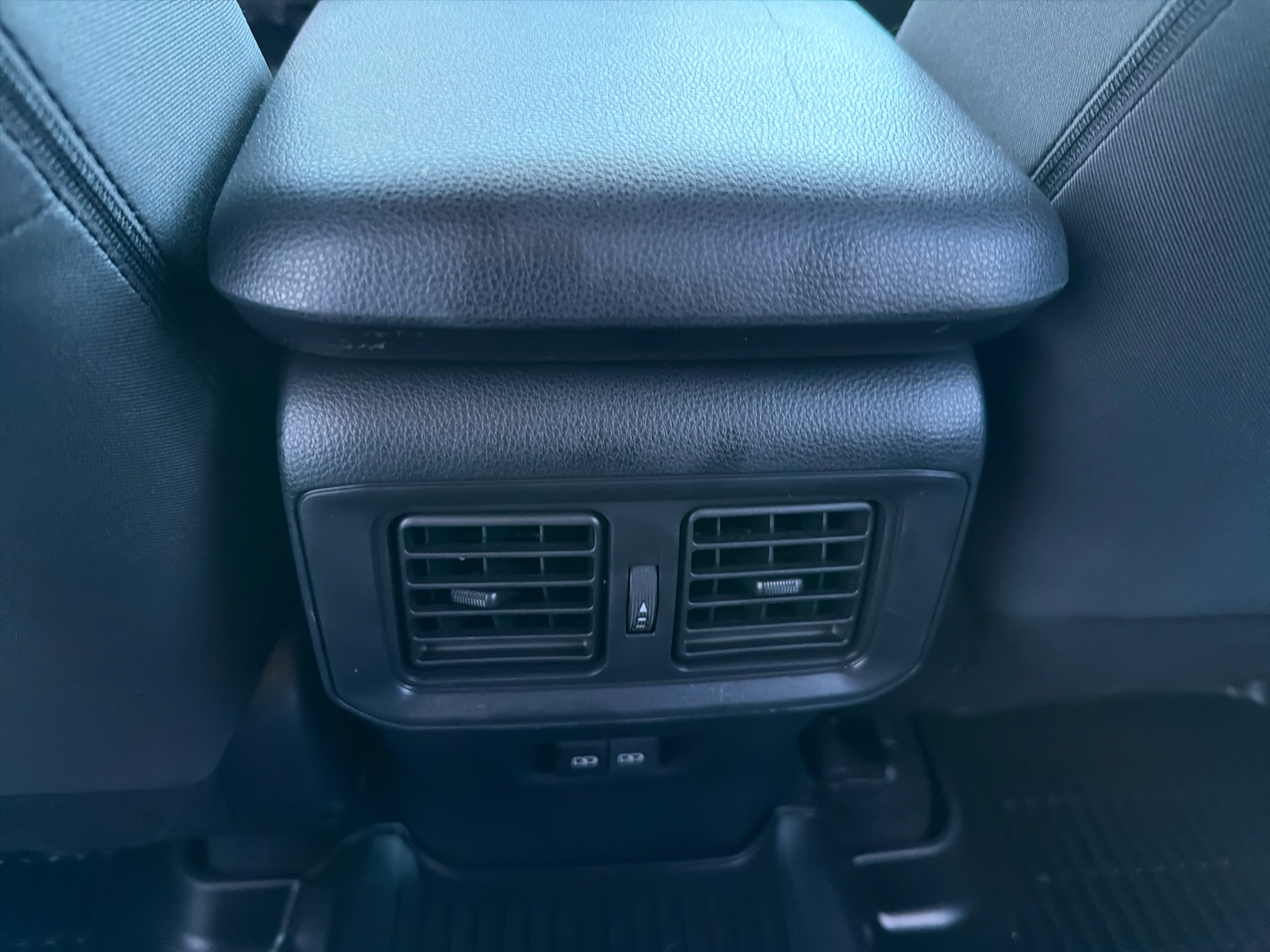 Toyota RAV4 Hybrid SE AWD (Natl) 2022 Toyota RAV4 Hybrid SE AWD (Natl) 2022