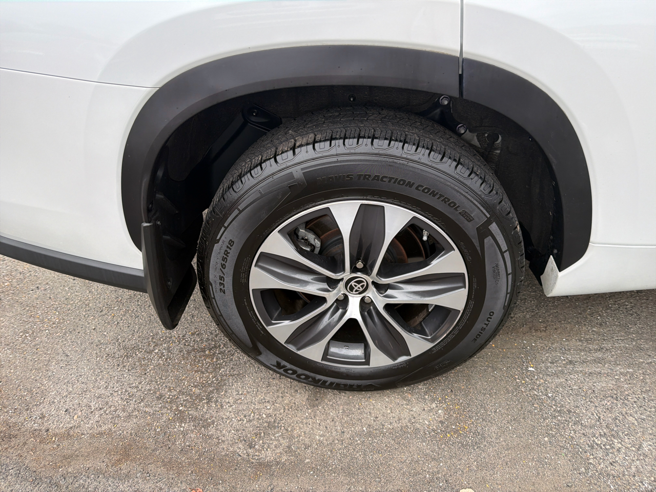 Toyota Highlander XLE AWD (Natl) 2022 Toyota Highlander XLE AWD (Natl) 2022