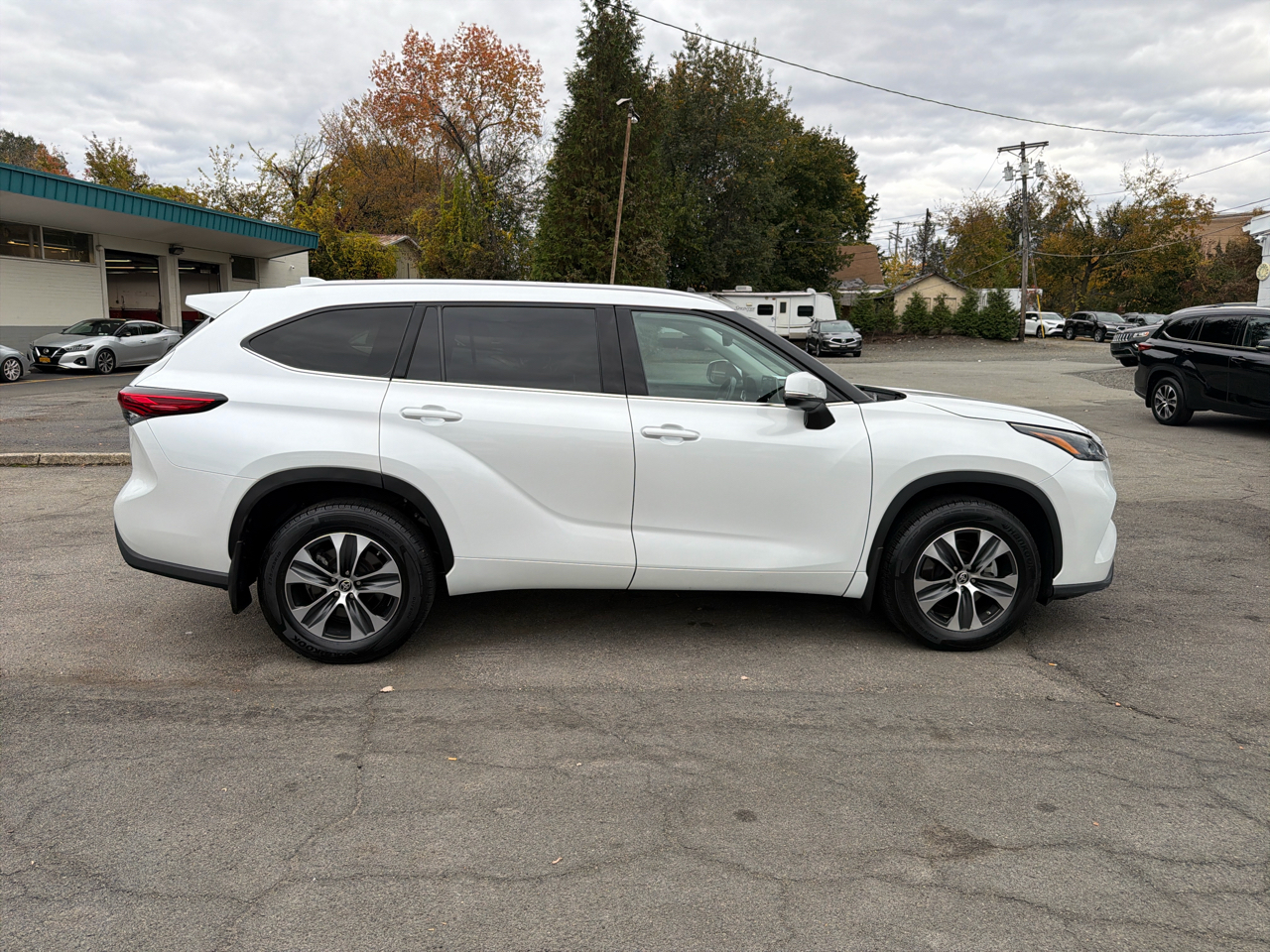 Toyota Highlander XLE AWD (Natl) 2022 Toyota Highlander XLE AWD (Natl) 2022