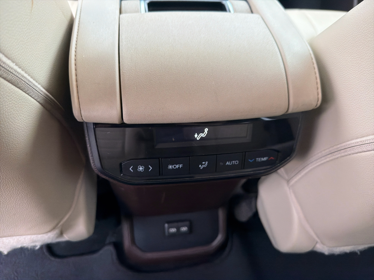 Toyota Highlander XLE AWD (Natl) 2022 Toyota Highlander XLE AWD (Natl) 2022