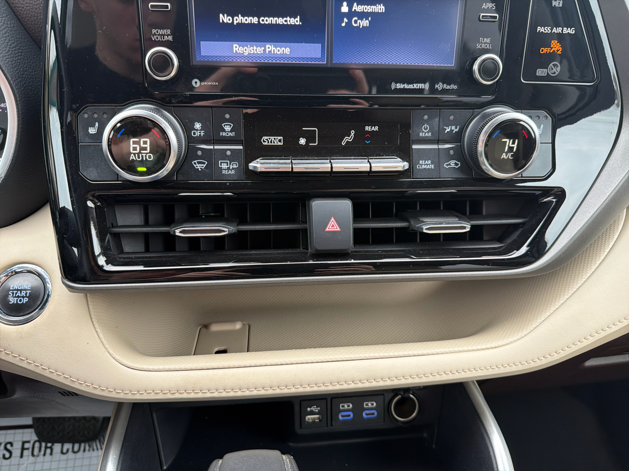 Toyota Highlander XLE AWD (Natl) 2022 Toyota Highlander XLE AWD (Natl) 2022