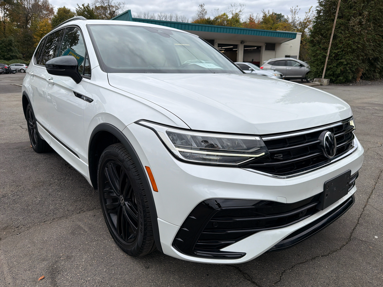 Volkswagen Tiguan 2.0T SE R-Line Black 4MOTION 2022 Volkswagen Tiguan 2.0T SE R-Line Black 4MOTION 2022