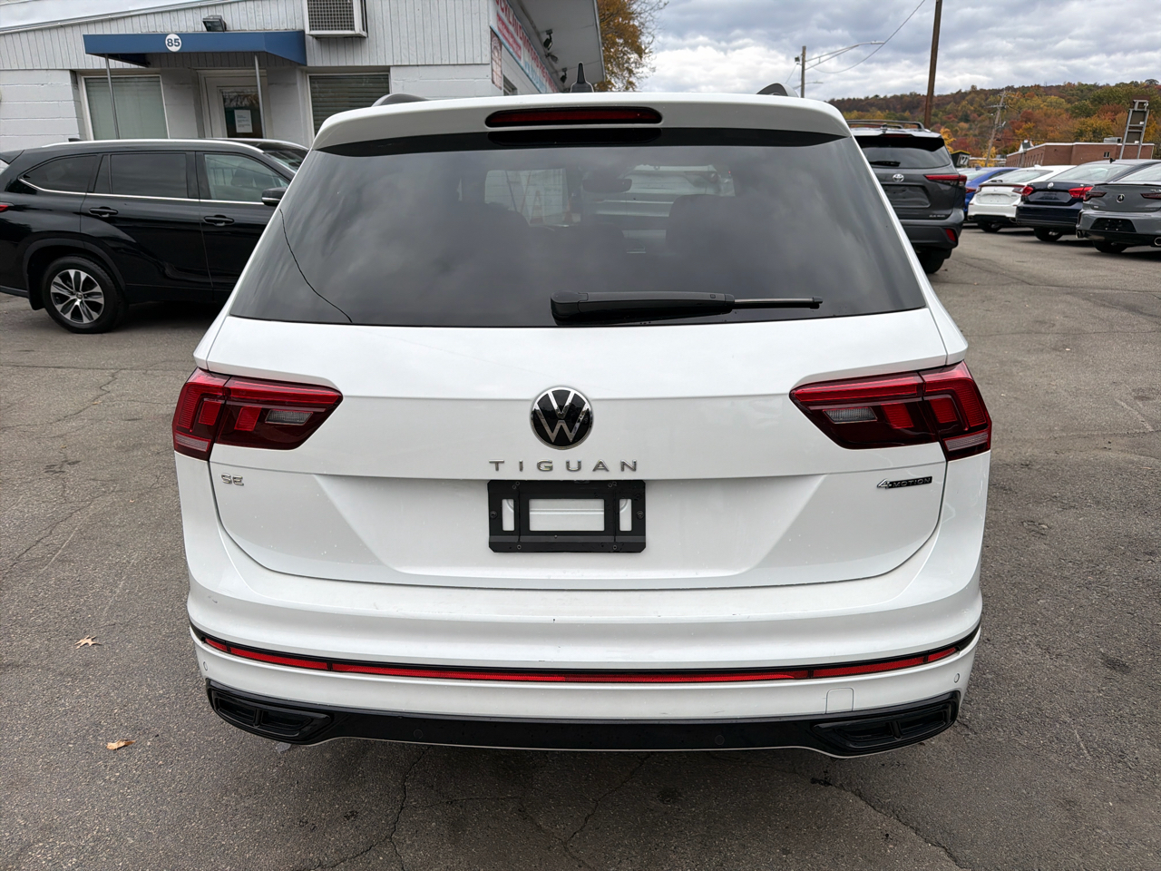 Volkswagen Tiguan 2.0T SE R-Line Black 4MOTION 2022 Volkswagen Tiguan 2.0T SE R-Line Black 4MOTION 2022