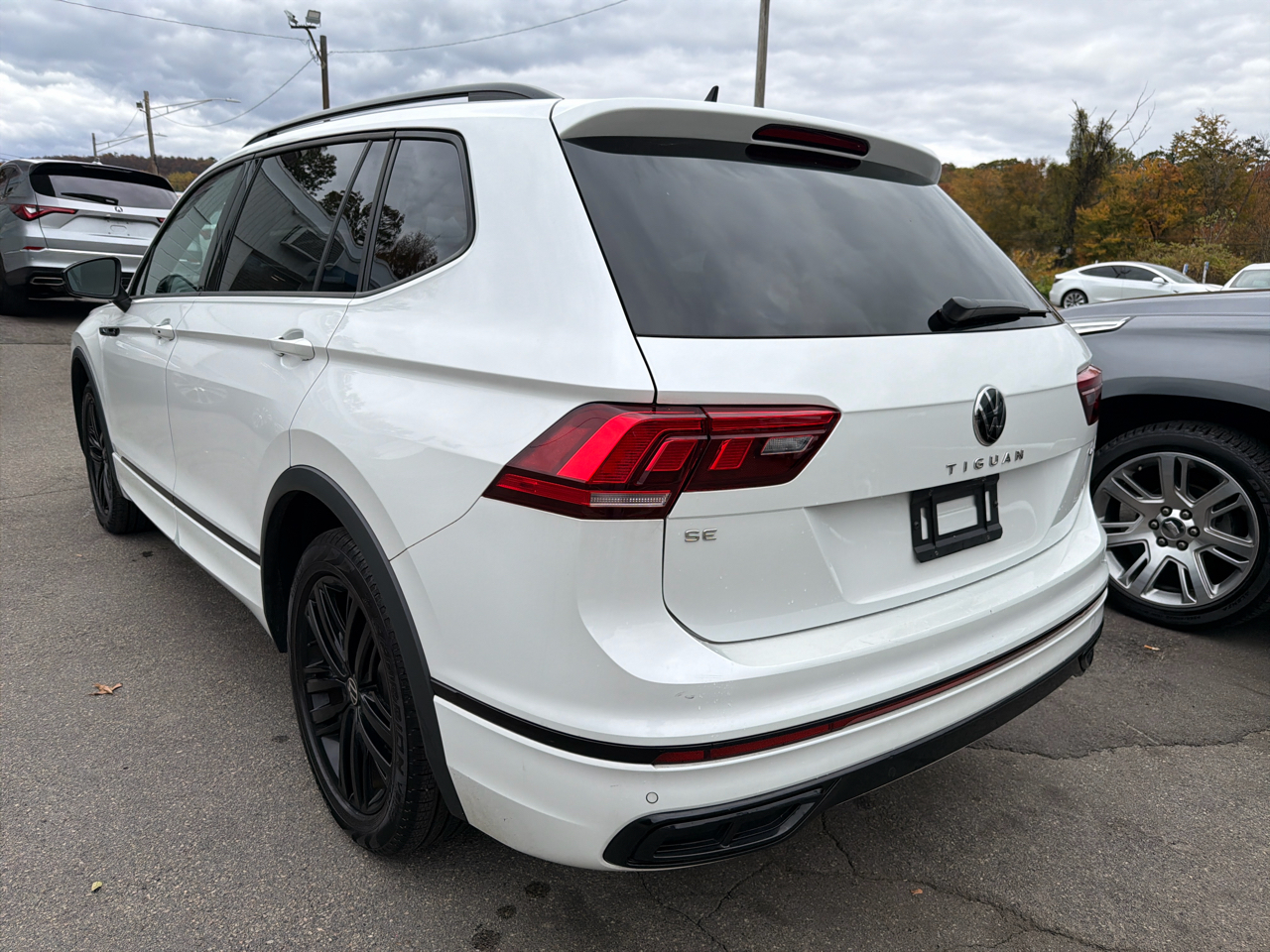 Volkswagen Tiguan 2.0T SE R-Line Black 4MOTION 2022 Volkswagen Tiguan 2.0T SE R-Line Black 4MOTION 2022