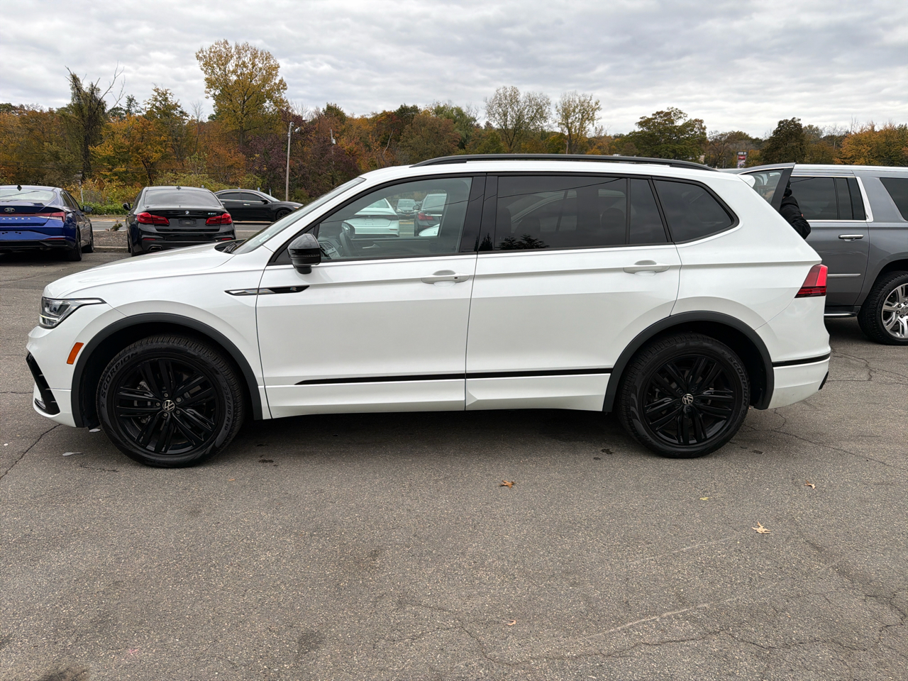 Volkswagen Tiguan 2.0T SE R-Line Black 4MOTION 2022 Volkswagen Tiguan 2.0T SE R-Line Black 4MOTION 2022