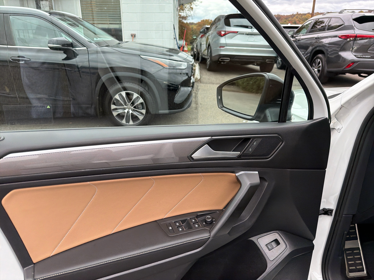 Volkswagen Tiguan 2.0T SE R-Line Black 4MOTION 2022 Volkswagen Tiguan 2.0T SE R-Line Black 4MOTION 2022