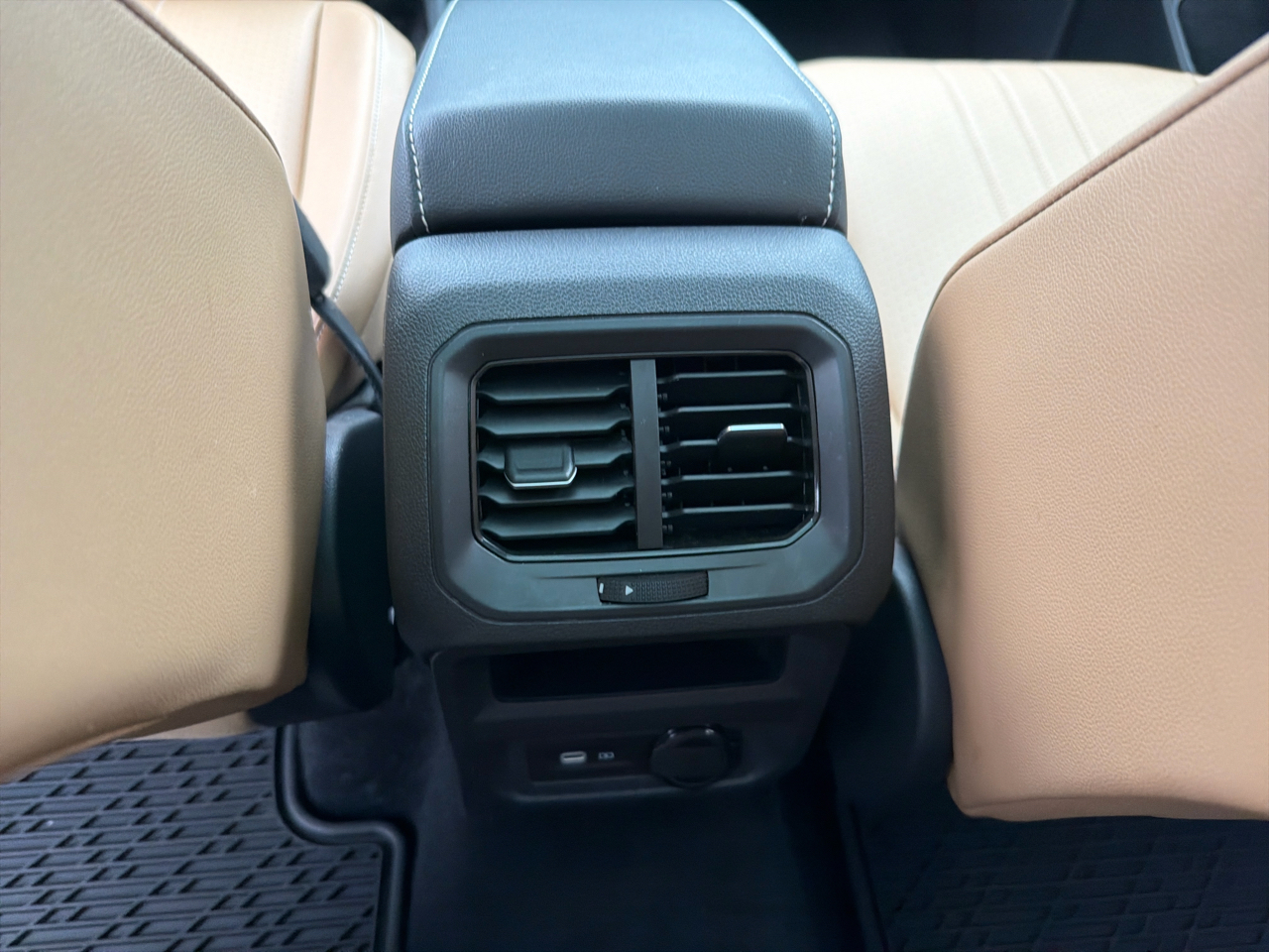 Volkswagen Tiguan 2.0T SE R-Line Black 4MOTION 2022 Volkswagen Tiguan 2.0T SE R-Line Black 4MOTION 2022