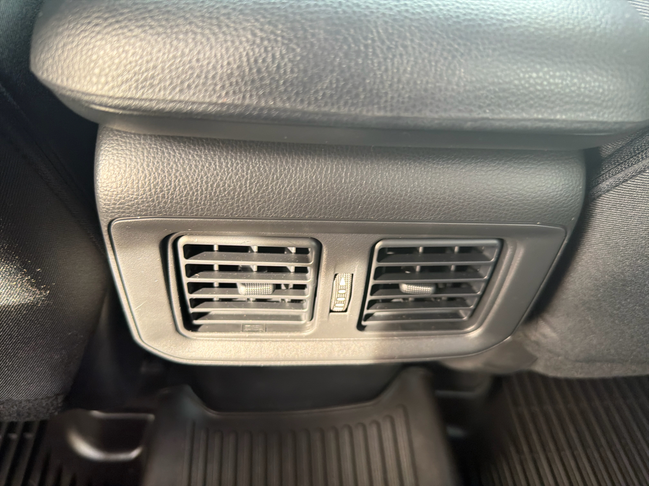 Toyota RAV4 Hybrid XLE AWD (Natl) 2023 Toyota RAV4 Hybrid XLE AWD (Natl) 2023