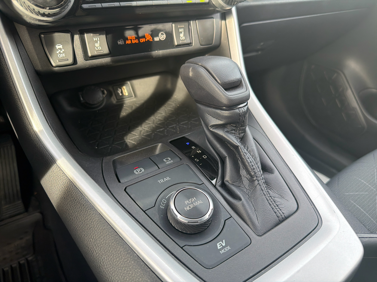 Toyota RAV4 Hybrid XLE AWD (Natl) 2023 Toyota RAV4 Hybrid XLE AWD (Natl) 2023