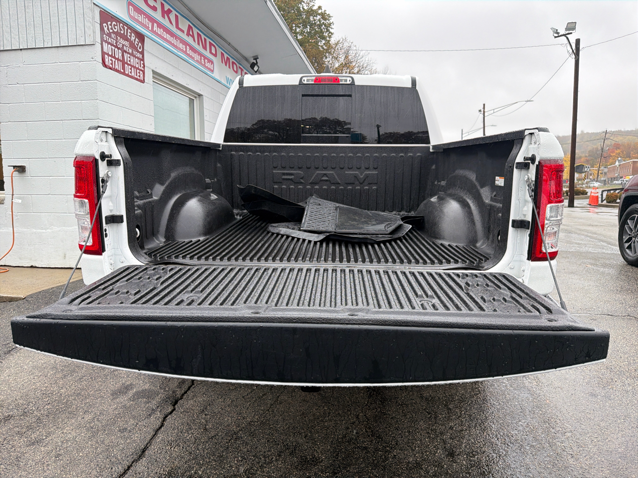 RAM 1500 Big Horn 4x4 Crew Cab 5'7" Box 2022 RAM 1500 Big Horn 4x4 Crew Cab 5'7" Box 2022