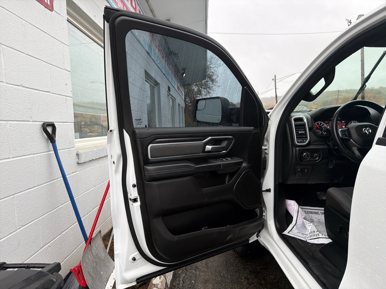 RAM 1500 Big Horn 4x4 Crew Cab 5'7" Box 2022 RAM 1500 Big Horn 4x4 Crew Cab 5'7" Box 2022