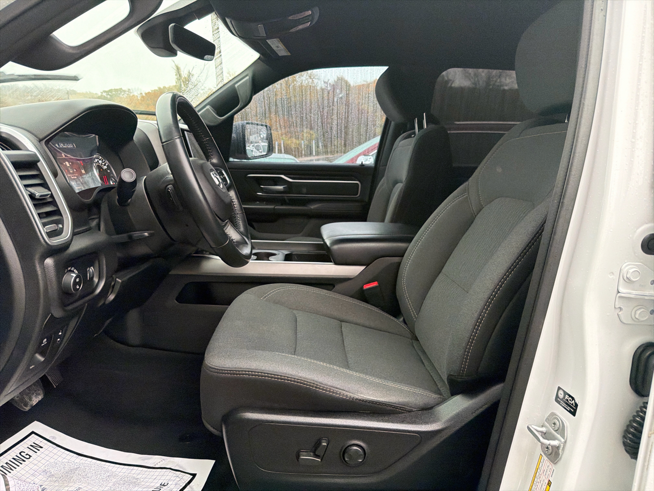 RAM 1500 Big Horn 4x4 Crew Cab 5'7" Box 2022 RAM 1500 Big Horn 4x4 Crew Cab 5'7" Box 2022