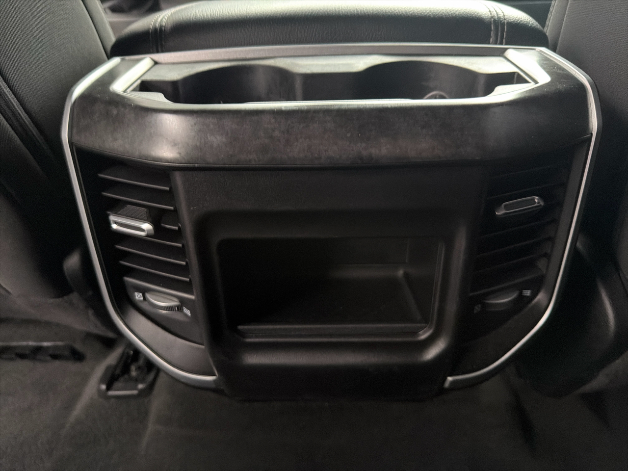 RAM 1500 Big Horn 4x4 Crew Cab 5'7" Box 2022 RAM 1500 Big Horn 4x4 Crew Cab 5'7" Box 2022