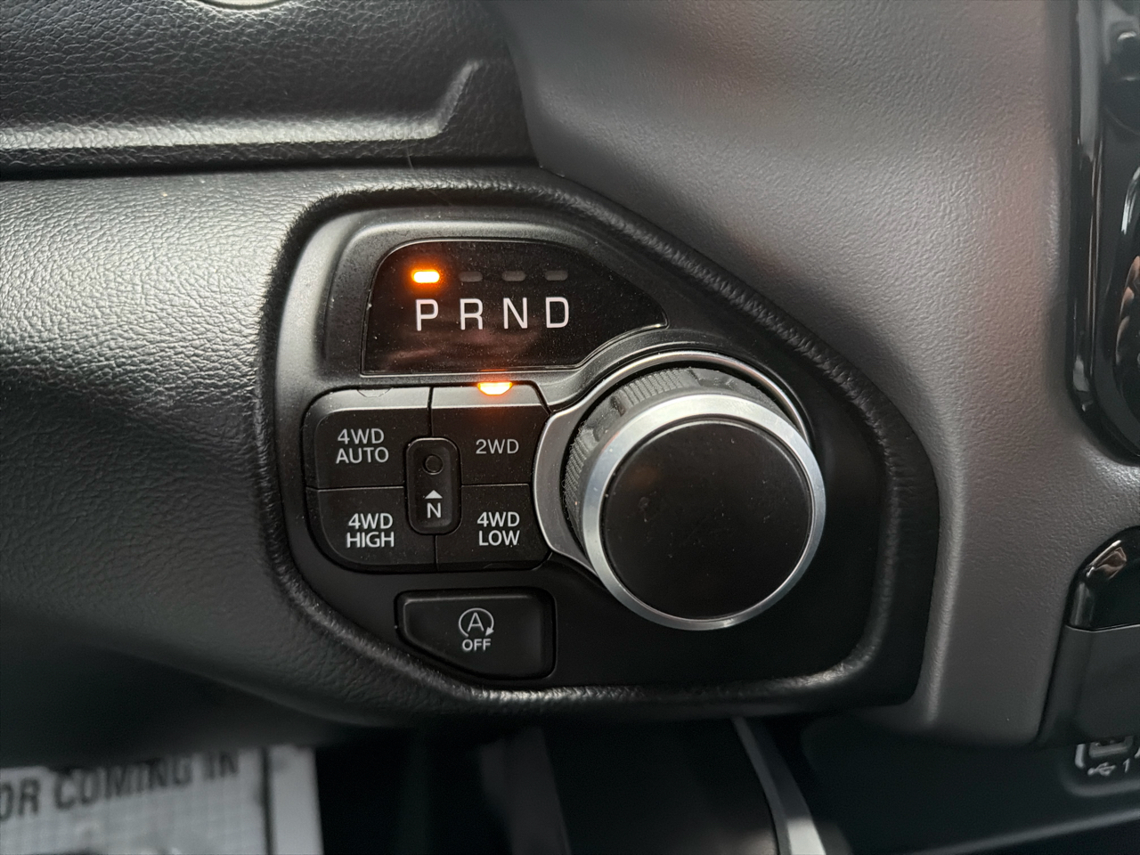 RAM 1500 Big Horn 4x4 Crew Cab 5'7" Box 2022 RAM 1500 Big Horn 4x4 Crew Cab 5'7" Box 2022