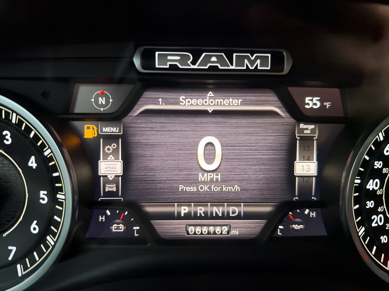 RAM 1500 Big Horn 4x4 Crew Cab 5'7" Box 2022 RAM 1500 Big Horn 4x4 Crew Cab 5'7" Box 2022