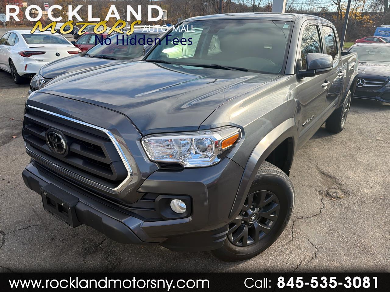 2022 Toyota Tacoma SR5's photo