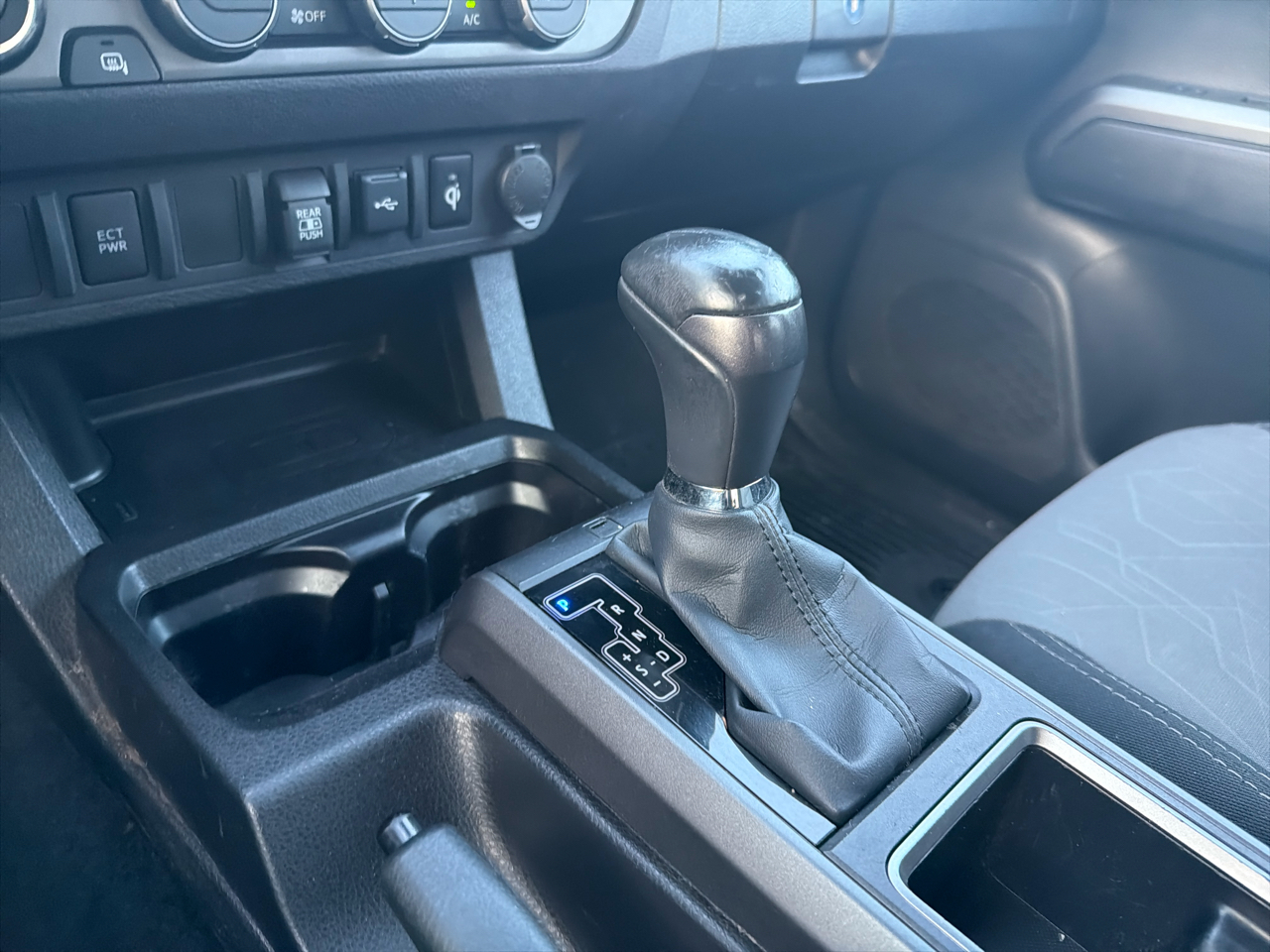 Toyota Tacoma 4WD TRD Off Road Double Cab 5' Bed V6 MT (Natl) 2022