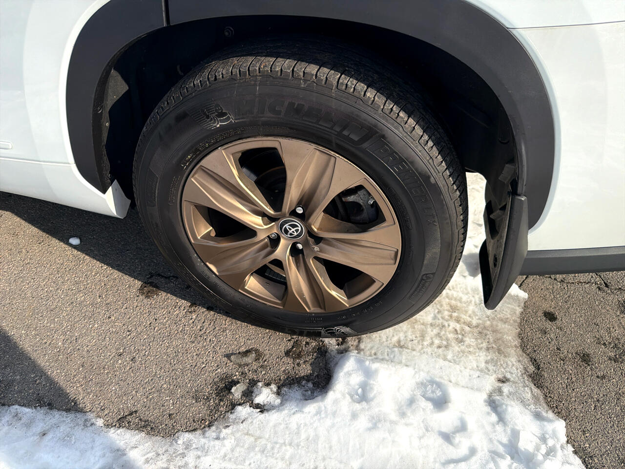 Toyota Highlander Hybrid Bronze Edition AWD (Natl) 2023