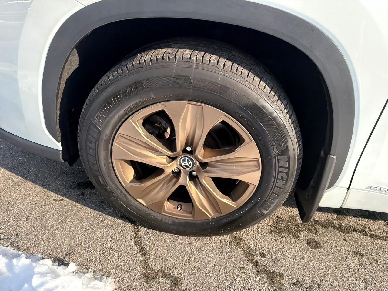 Toyota Highlander Hybrid Bronze Edition AWD (Natl) 2023