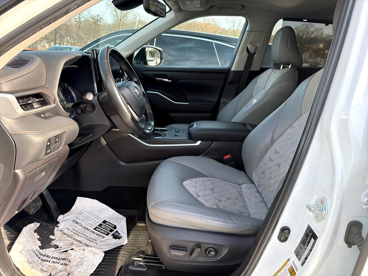 Toyota Highlander Hybrid Bronze Edition AWD (Natl) 2023