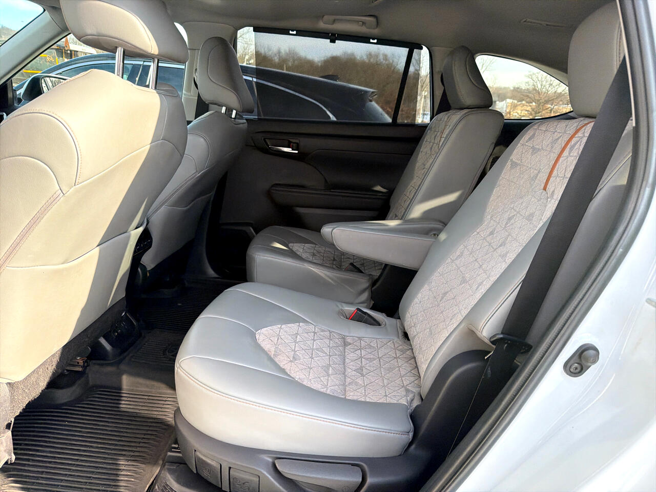 Toyota Highlander Hybrid Bronze Edition AWD (Natl) 2023