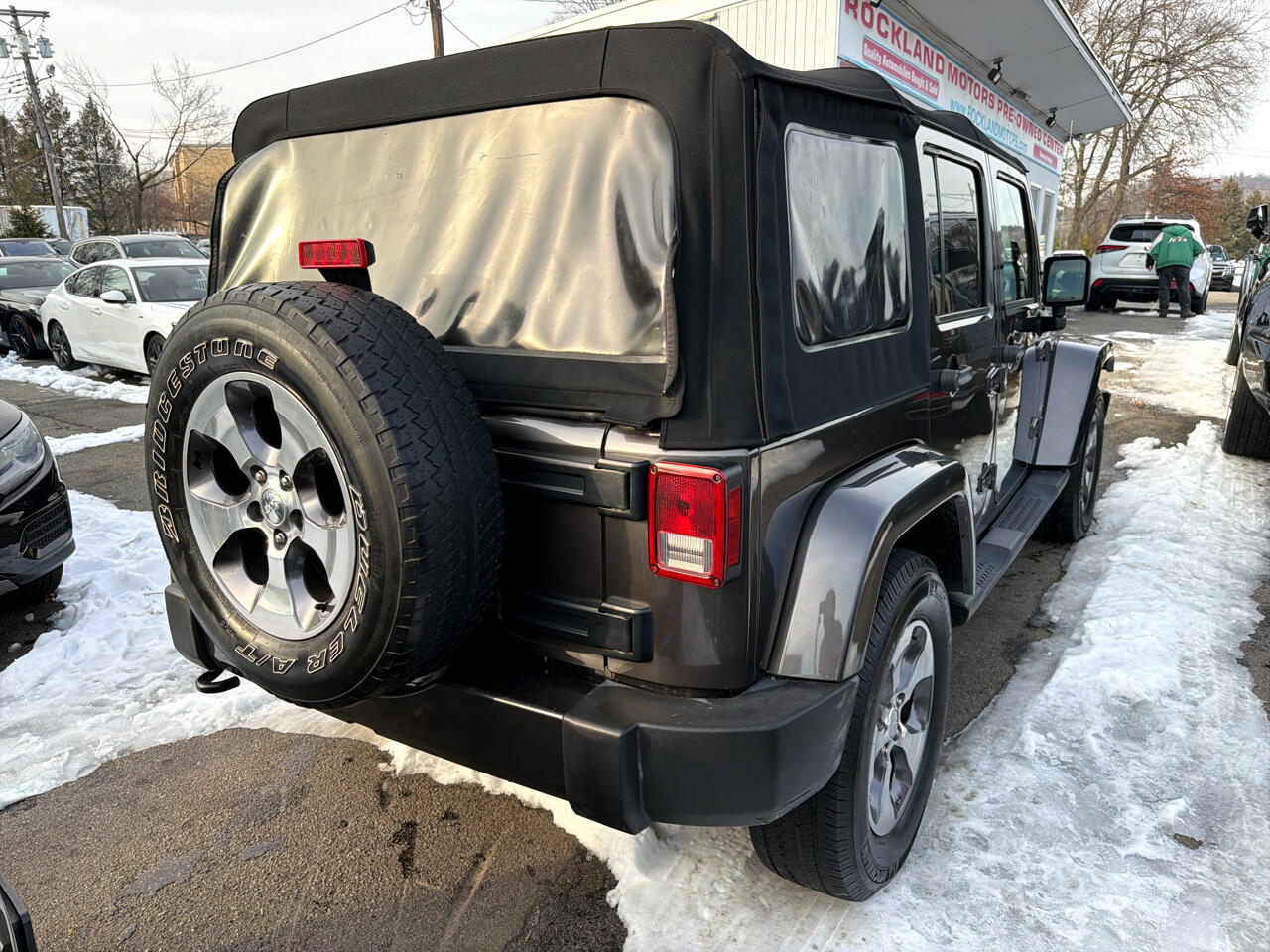 Jeep Wrangler Unlimited 4WD 4dr Sahara 2016