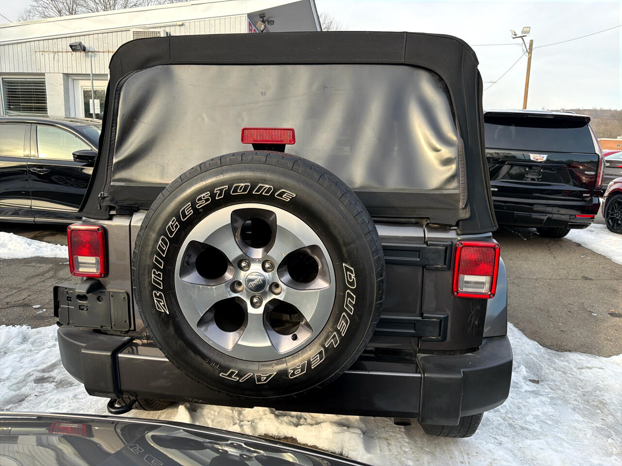 Jeep Wrangler Unlimited 4WD 4dr Sahara 2016