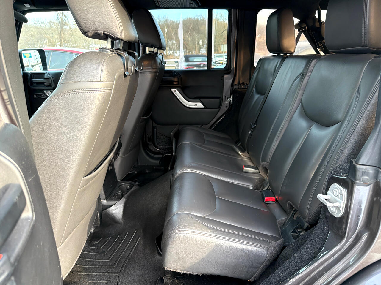 Jeep Wrangler Unlimited 4WD 4dr Sahara 2016