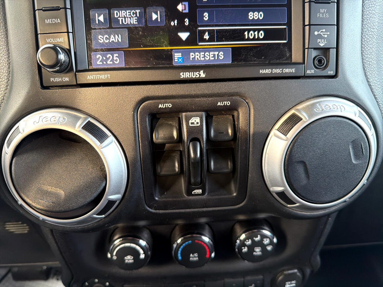 Jeep Wrangler Unlimited 4WD 4dr Sahara 2016