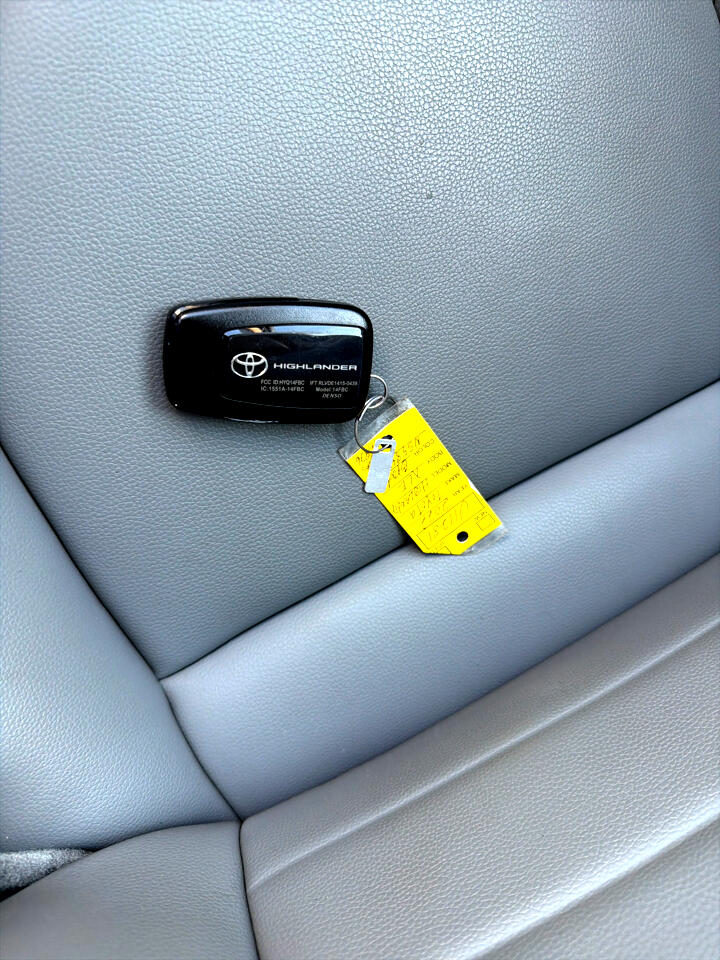 Toyota Highlander XLE AWD (Natl) 2022