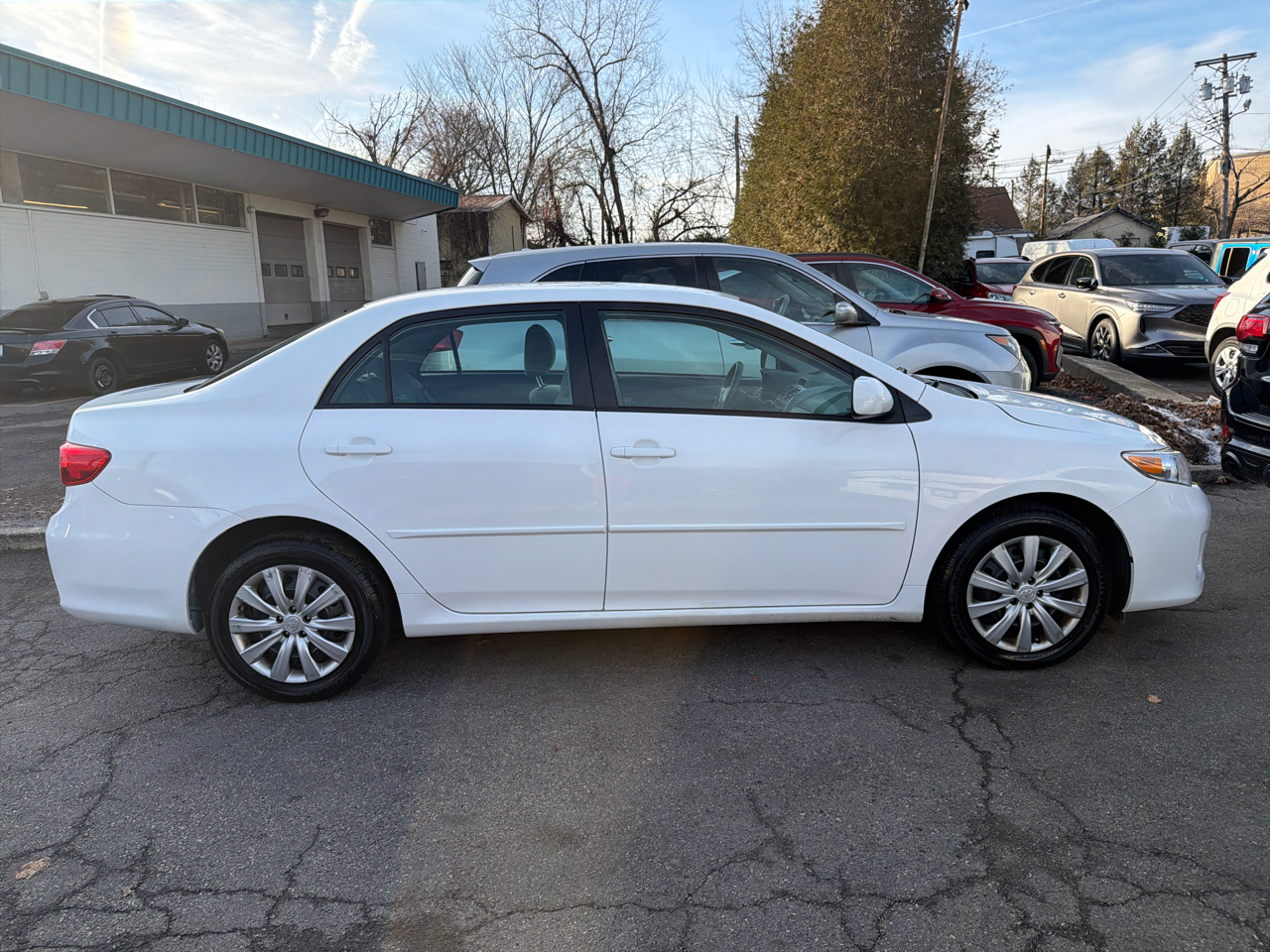 Toyota Corolla 4dr Sdn Auto LE (Natl) 2012