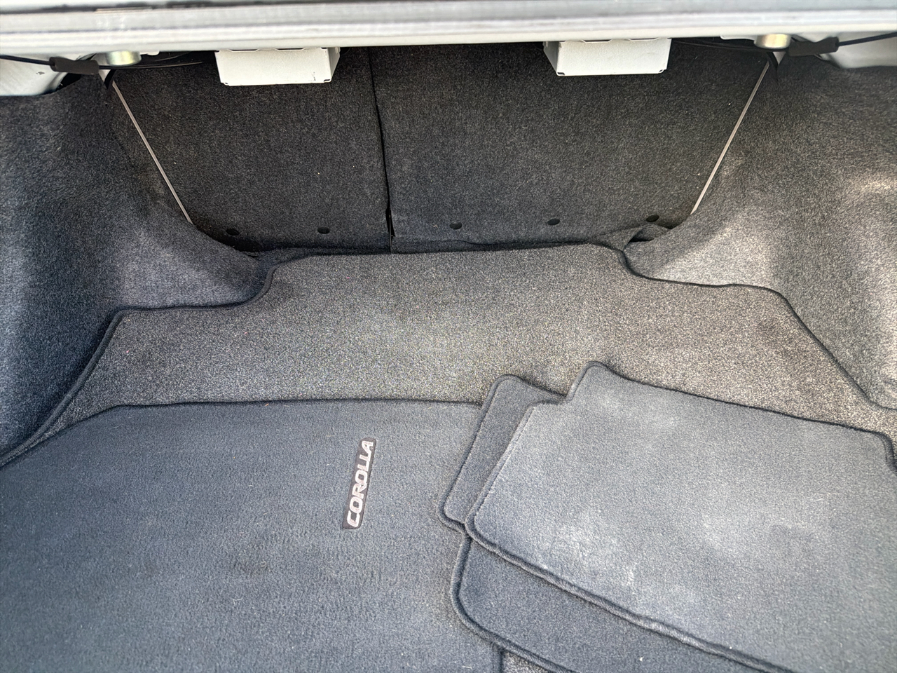 Toyota Corolla 4dr Sdn Auto LE (Natl) 2012