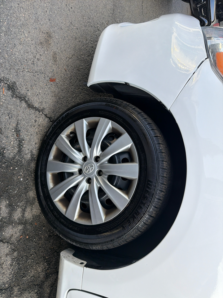 Toyota Corolla 4dr Sdn Auto LE (Natl) 2012