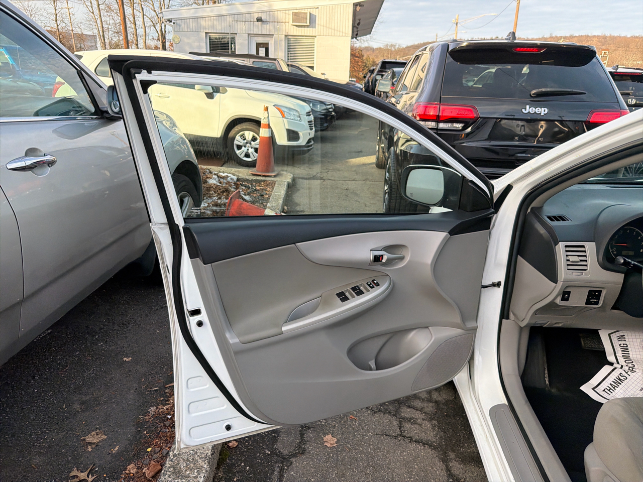 Toyota Corolla 4dr Sdn Auto LE (Natl) 2012