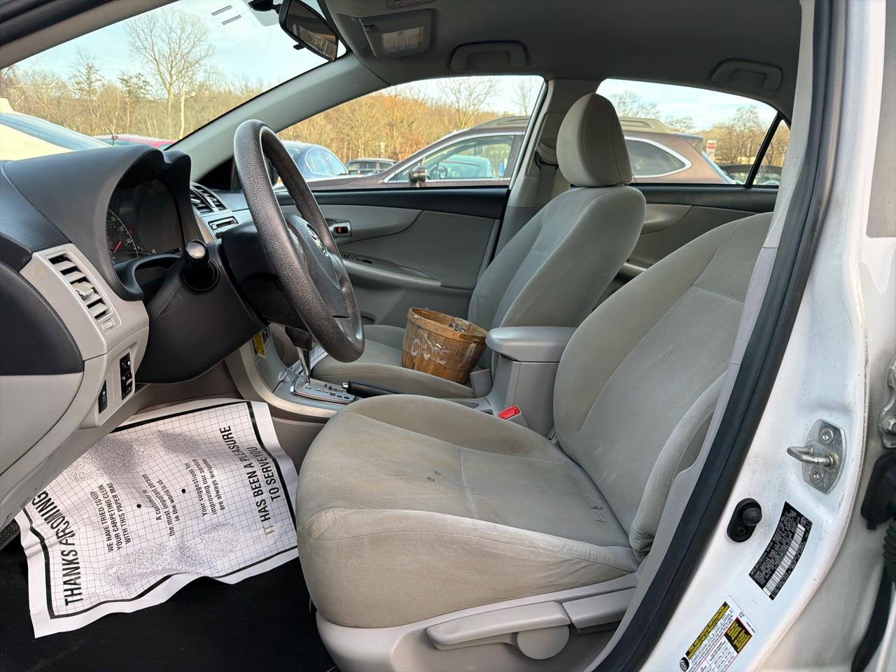 Toyota Corolla 4dr Sdn Auto LE (Natl) 2012