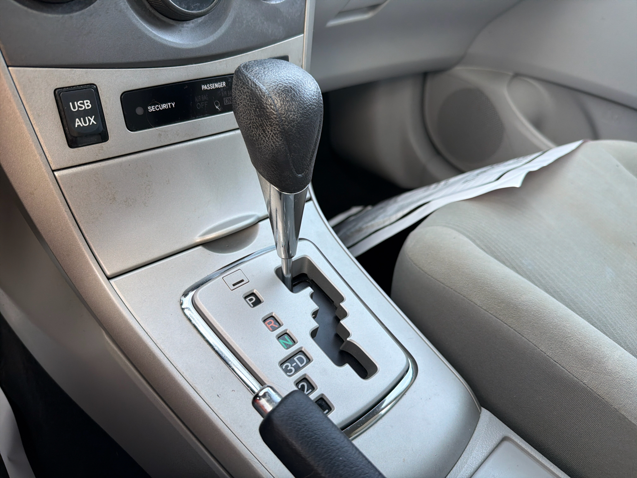 Toyota Corolla 4dr Sdn Auto LE (Natl) 2012