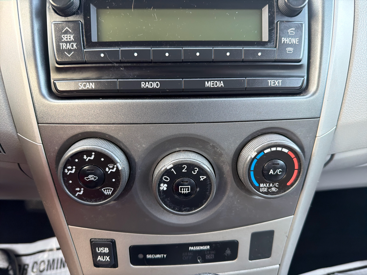 Toyota Corolla 4dr Sdn Auto LE (Natl) 2012