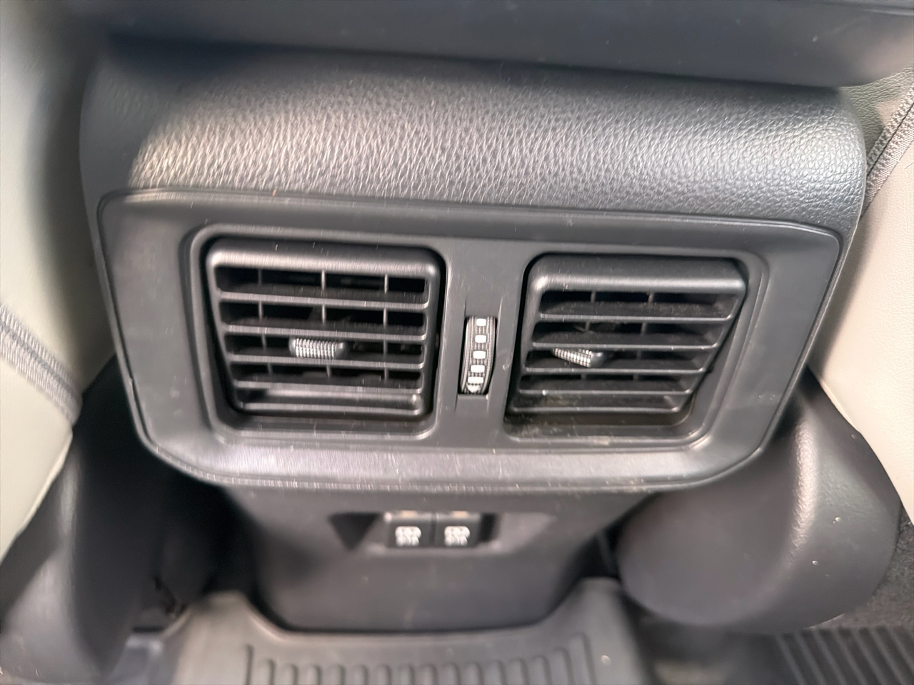 Toyota RAV4 XLE Premium AWD (Natl) 2019