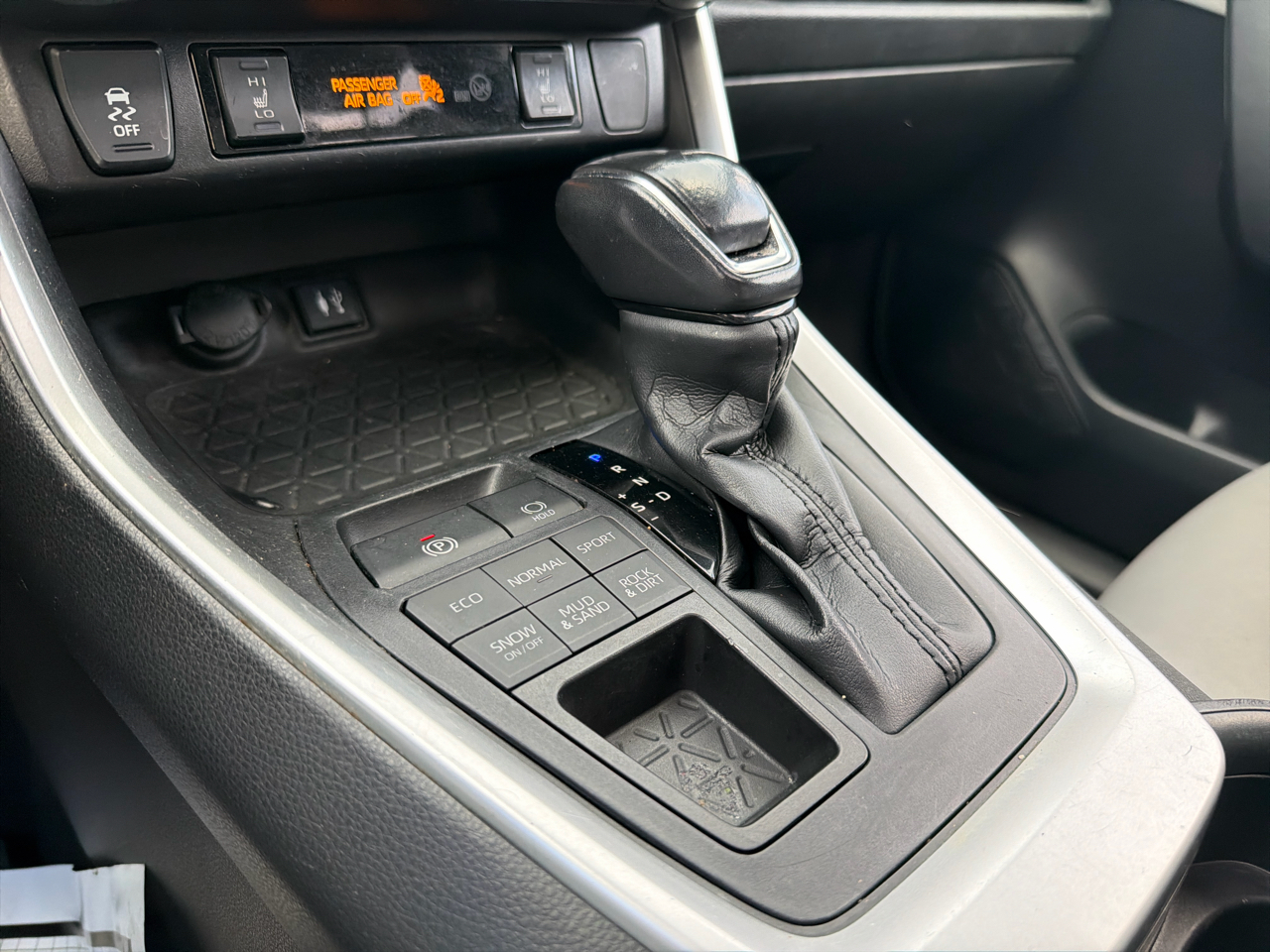 Toyota RAV4 XLE Premium AWD (Natl) 2019