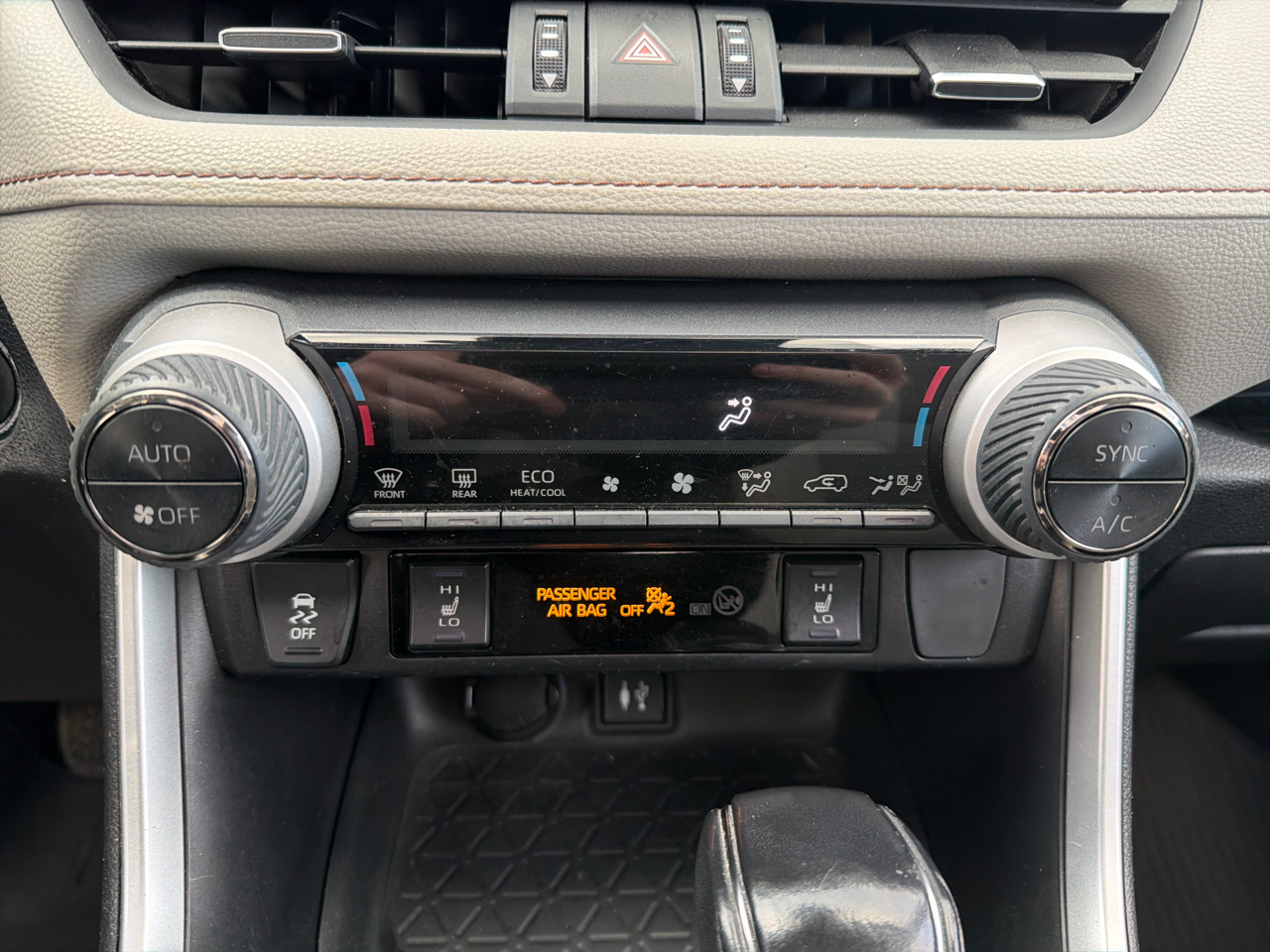 Toyota RAV4 XLE Premium AWD (Natl) 2019