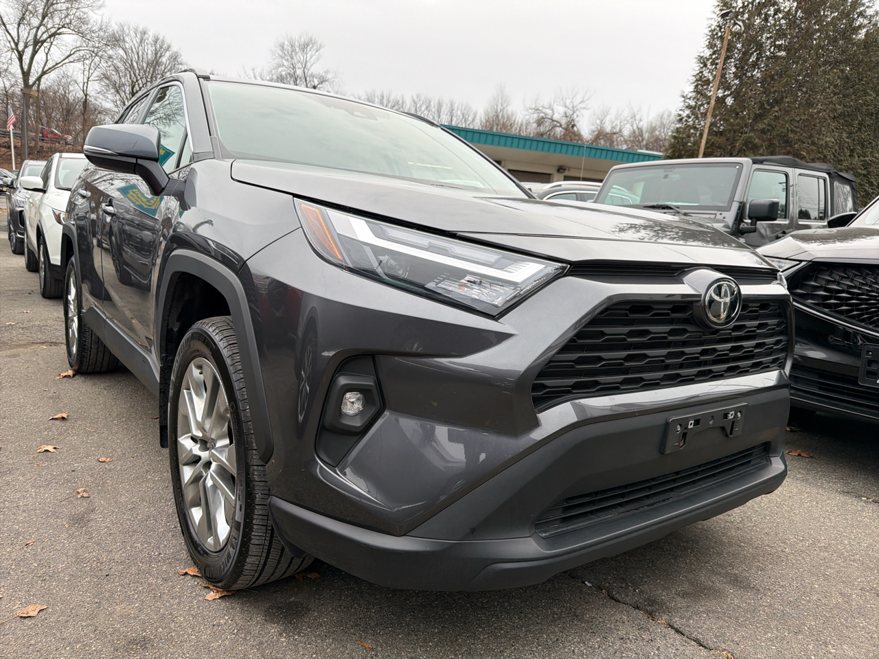 Toyota RAV4 XLE Premium AWD (Natl) 2023