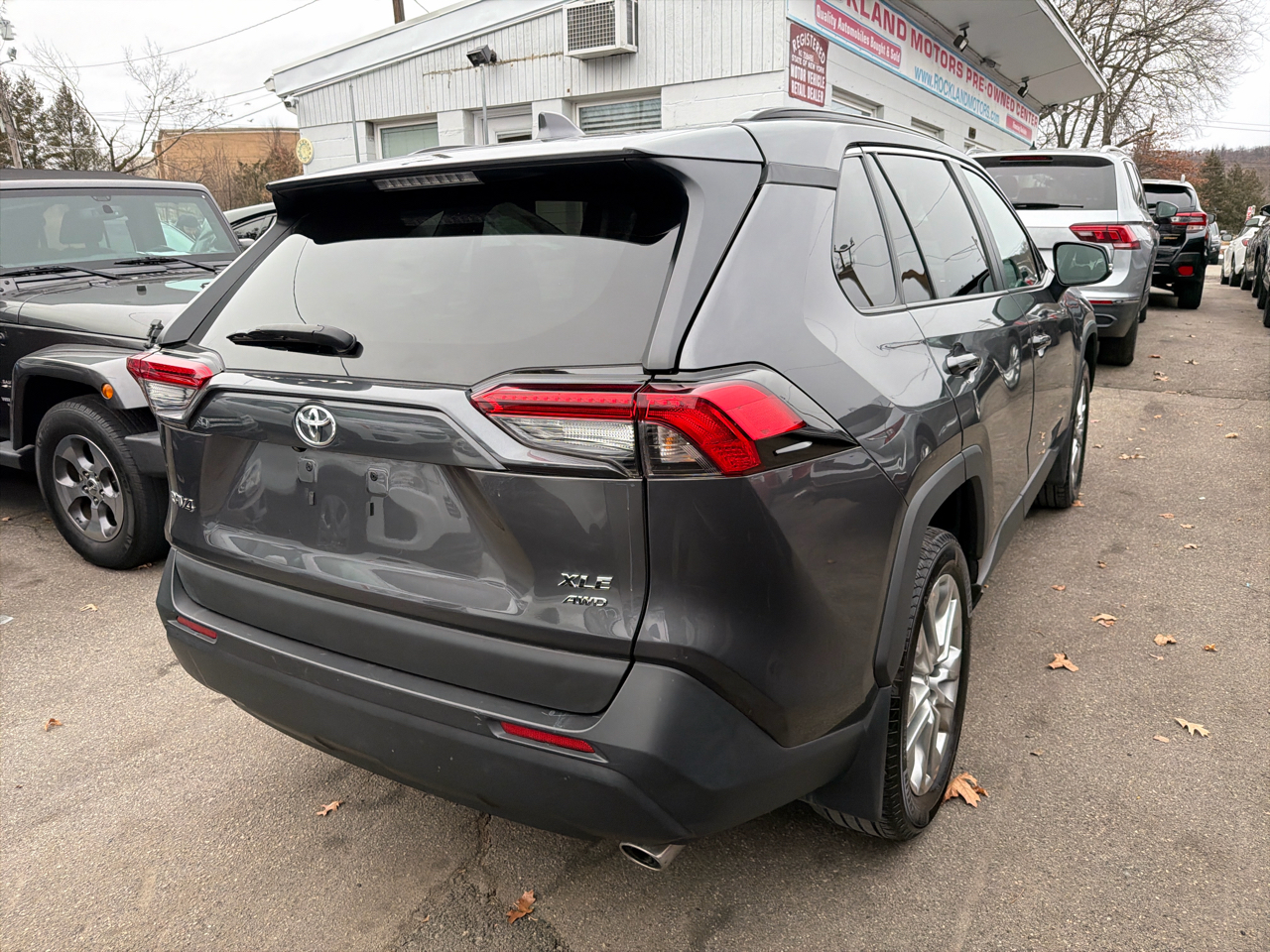 Toyota RAV4 XLE Premium AWD (Natl) 2023