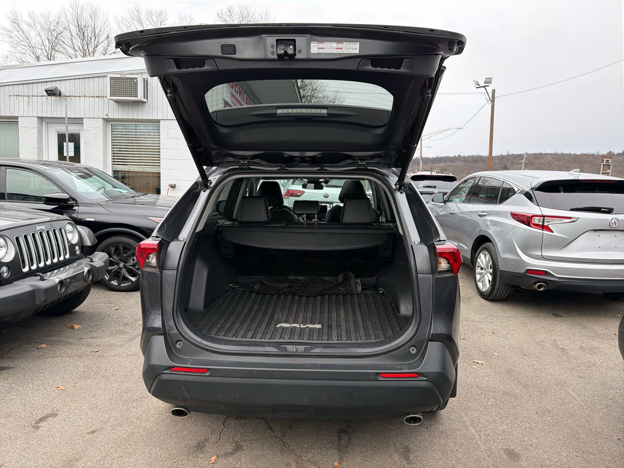 Toyota RAV4 XLE Premium AWD (Natl) 2023