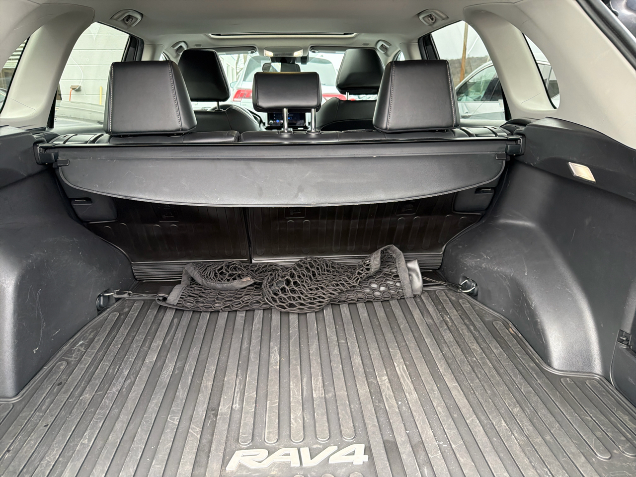 Toyota RAV4 XLE Premium AWD (Natl) 2023