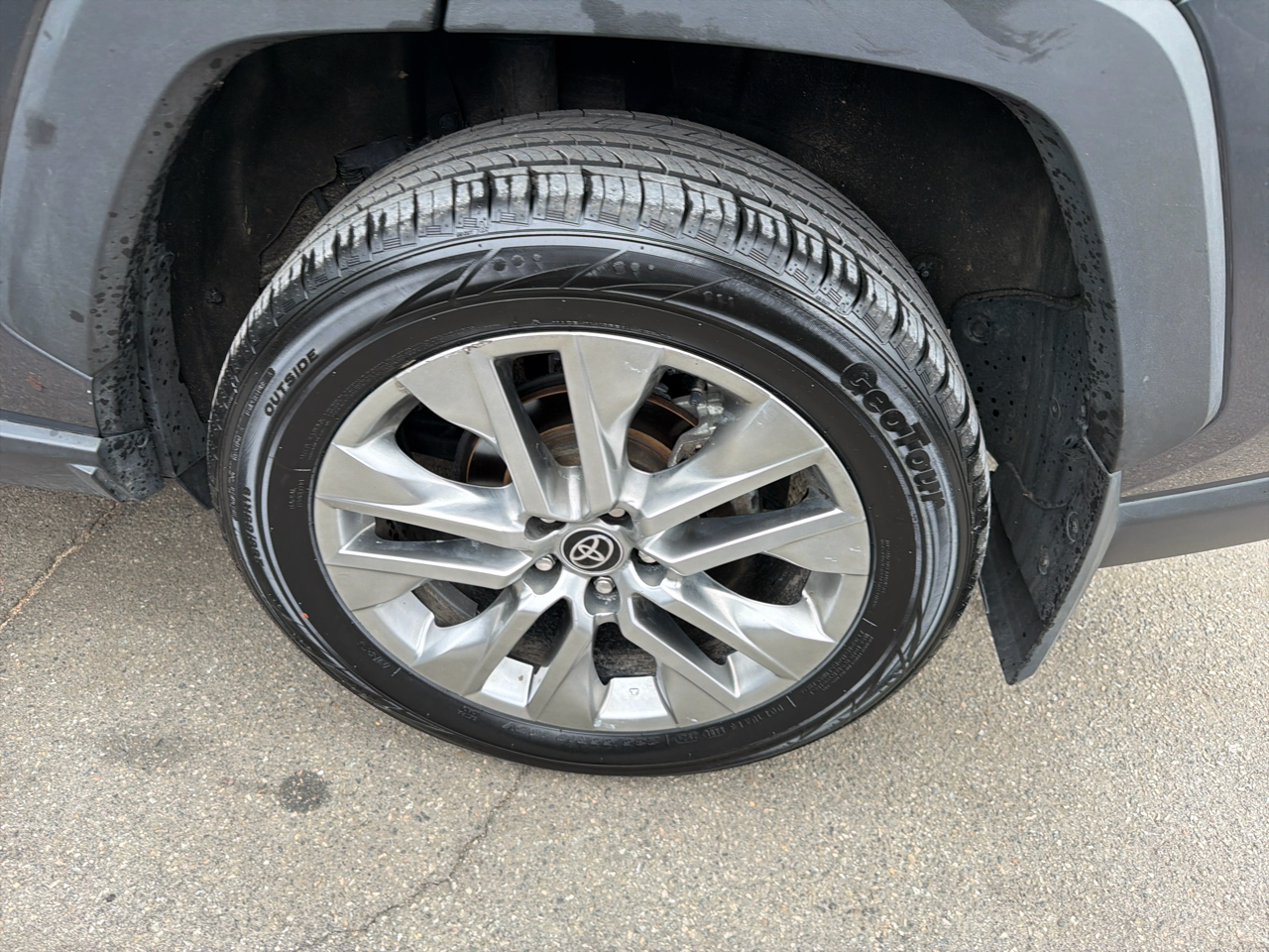 Toyota RAV4 XLE Premium AWD (Natl) 2023