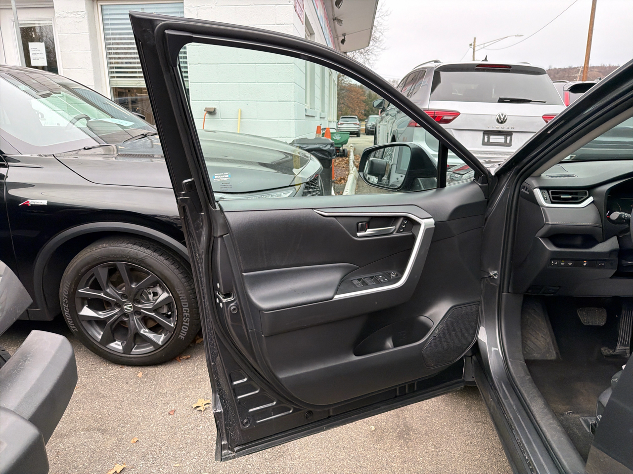 Toyota RAV4 XLE Premium AWD (Natl) 2023